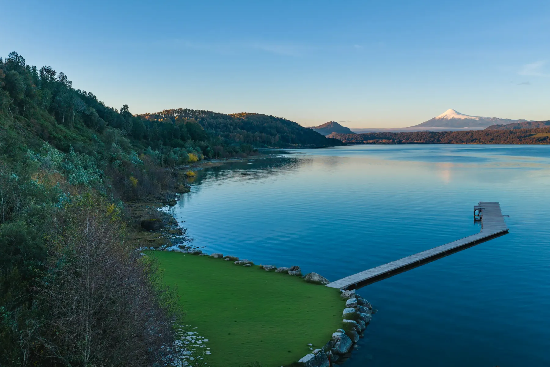 Muelle privado con vista al volcán Villarrica